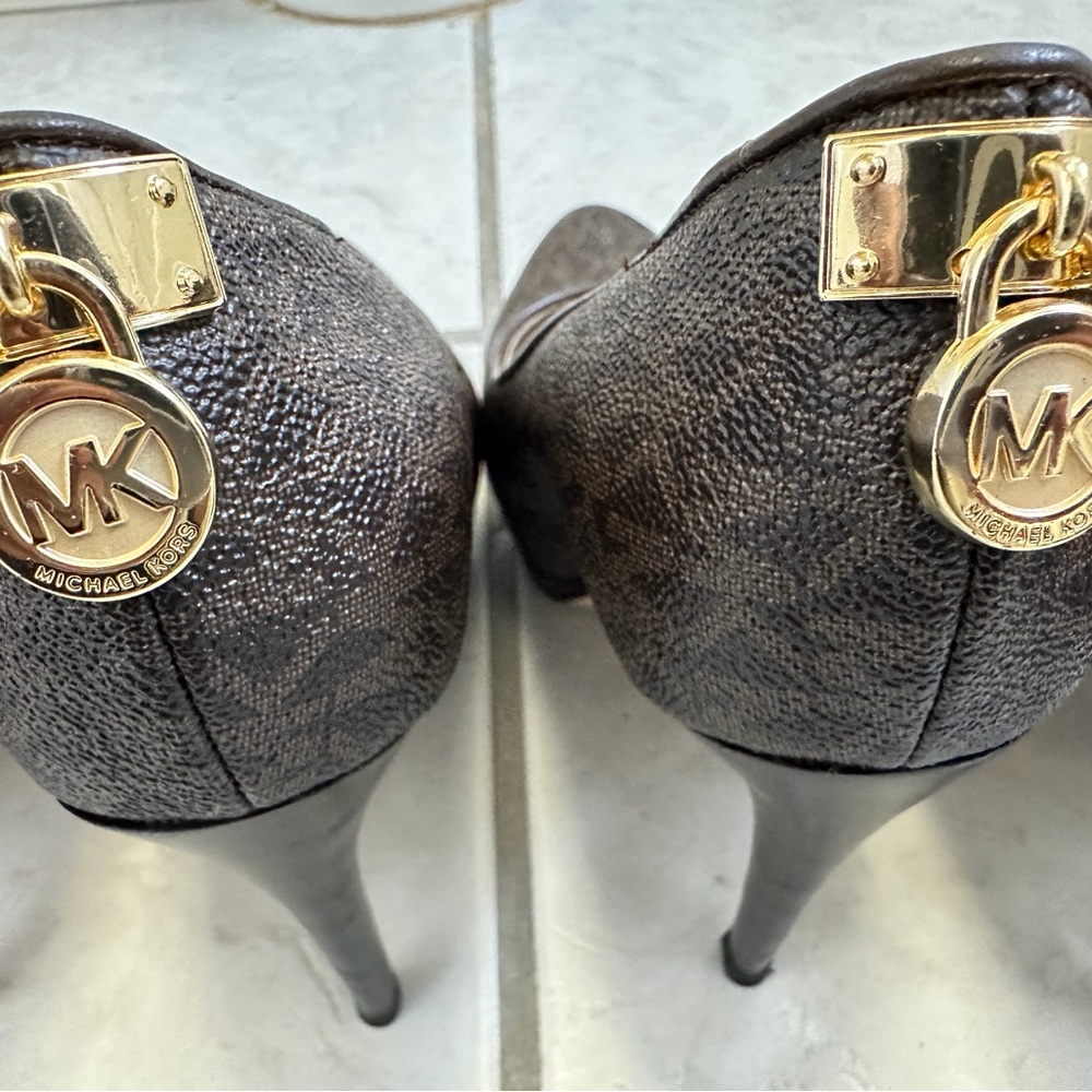 Michael Kors Textured Chocolate Heels - Picture 4 of 6